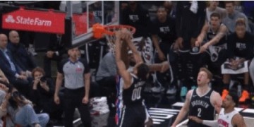 8凯发、官方平台、APP下载、安卓iOS兼容、优化升级-摧枯拉朽！米诺特中路突击 飞身拉杆力压斯图尔特双手暴力隔扣